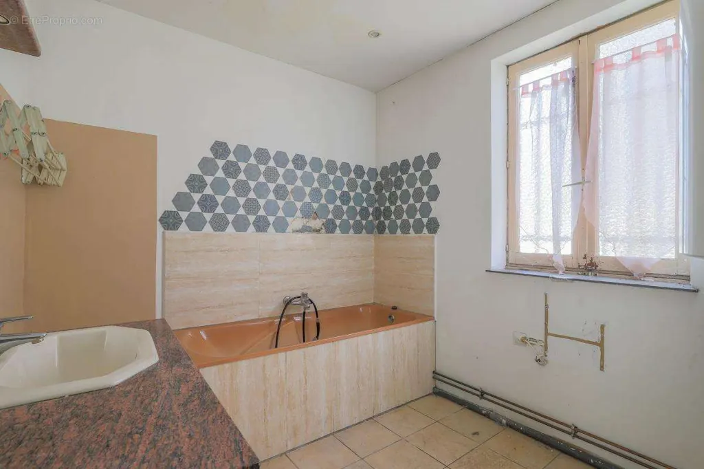 Salles de bain - Maison Individuelle avec Jardin à Maubeuge