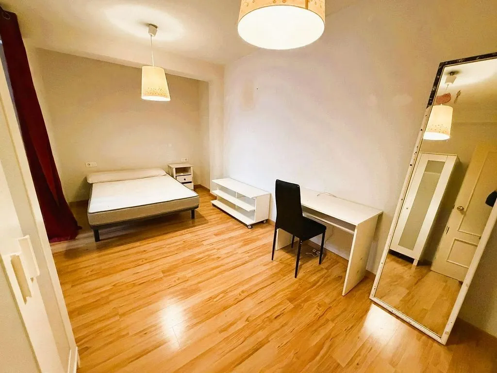 Magamistoad - City Centre Apartment with Balcony in Sagrario