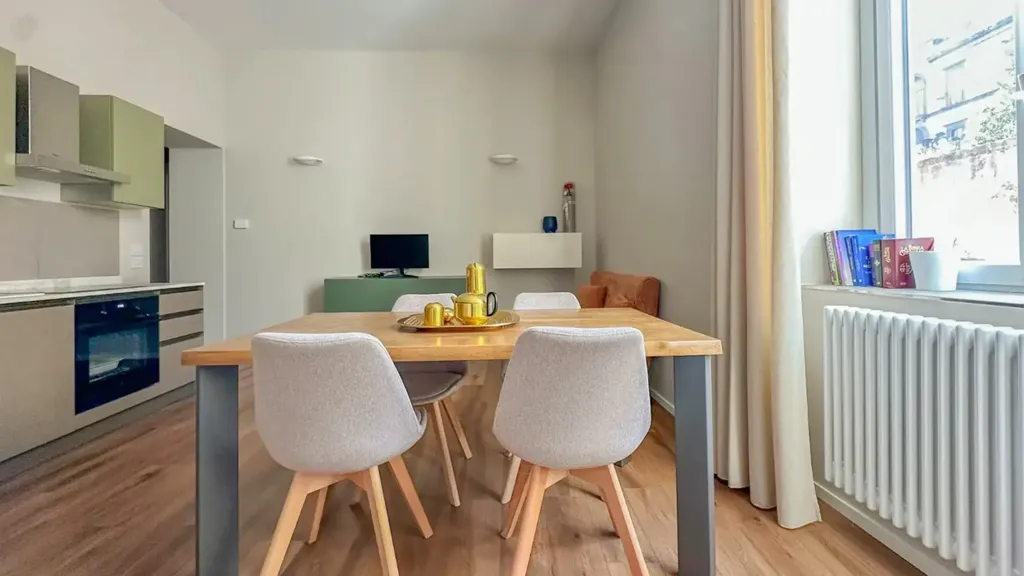 Dining Room - Central Trilocale with Balcony in Naples