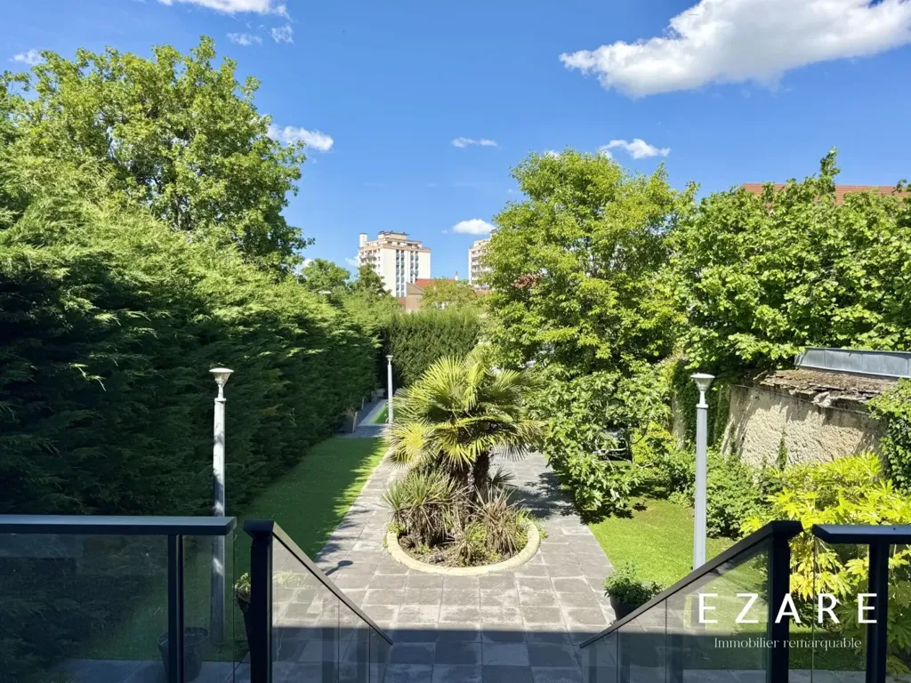 Garden - City Centre House with Pool in Dijon