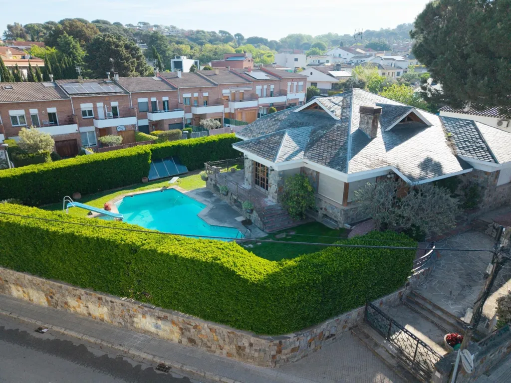 Õhuvaade - Luxury House with Pool in La Roca del Vallès