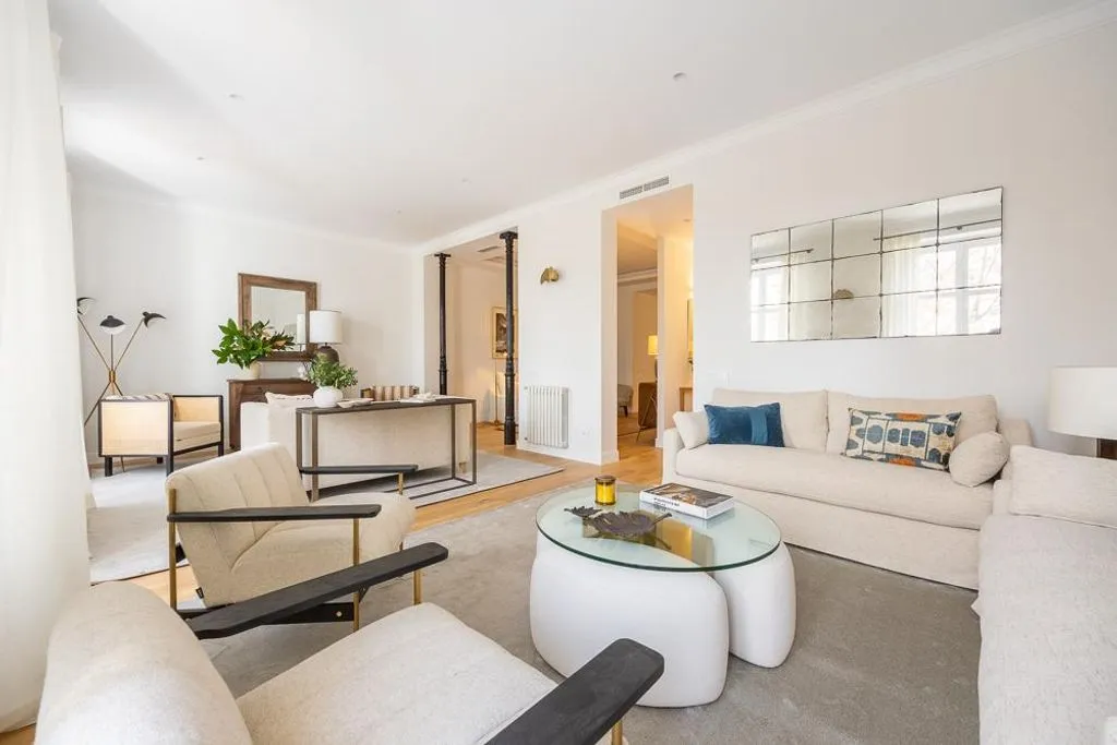 Elutuba - Luxury East-Facing Apartment in JERONIMOS, Madrid