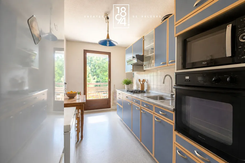 Cucina - Charming 3-Bed Flat with Balcony in Chambéry