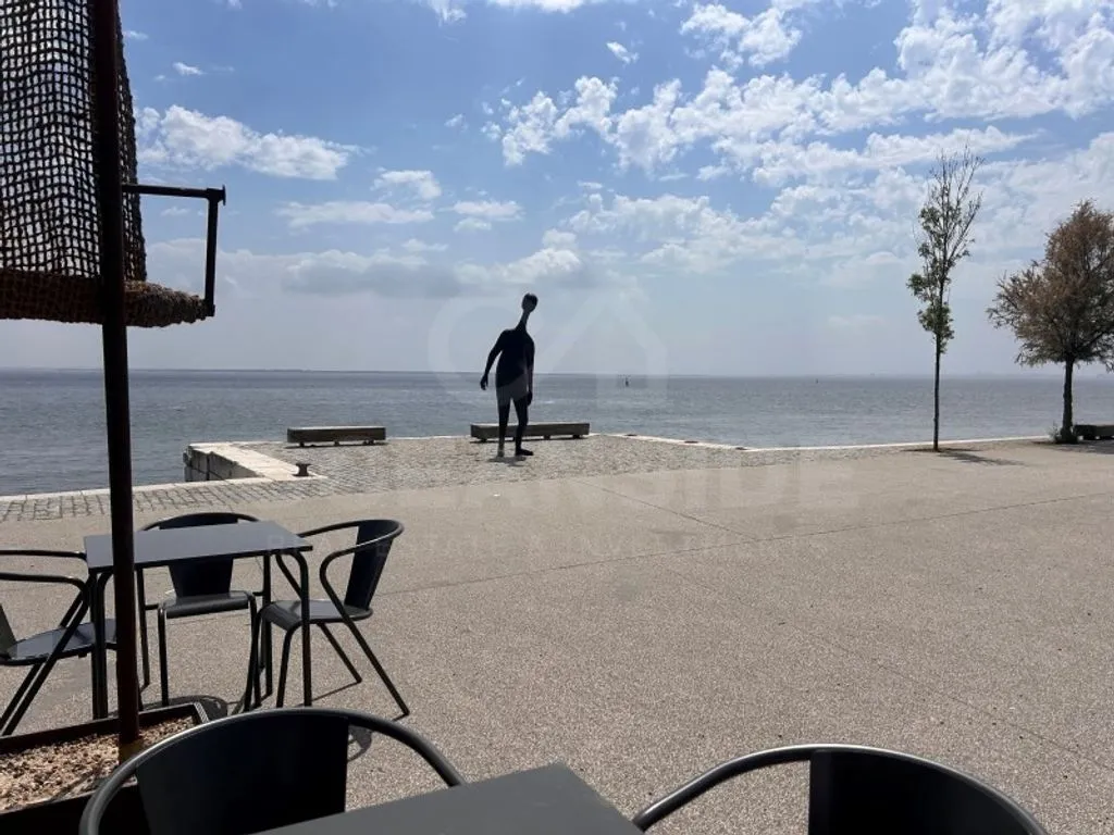 Luxury Flat with River View in Prata, Lisbon