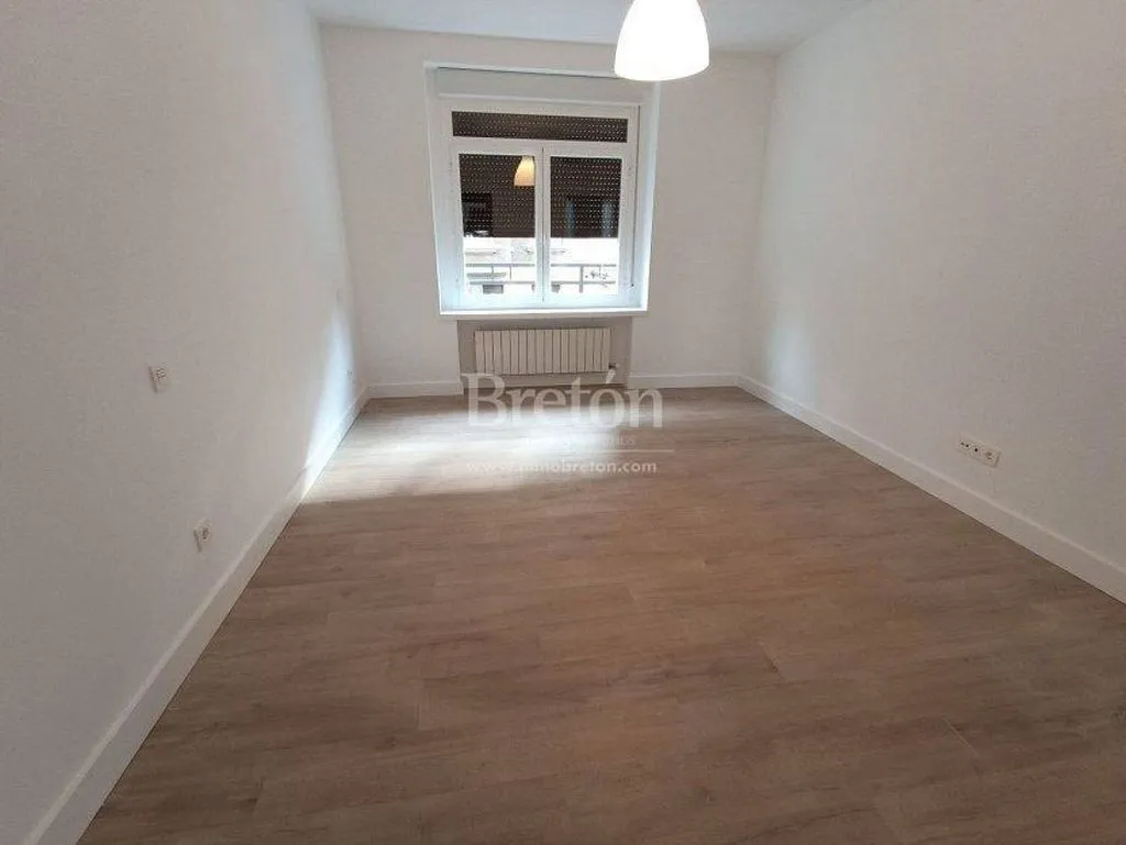 Rooms - Modernised Flat with Balcony near University