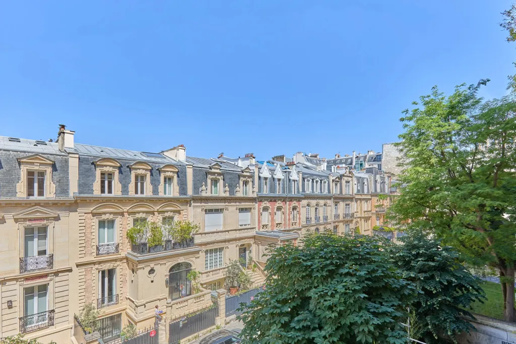 Balcony - Paris Apartment with Balcony in Passy