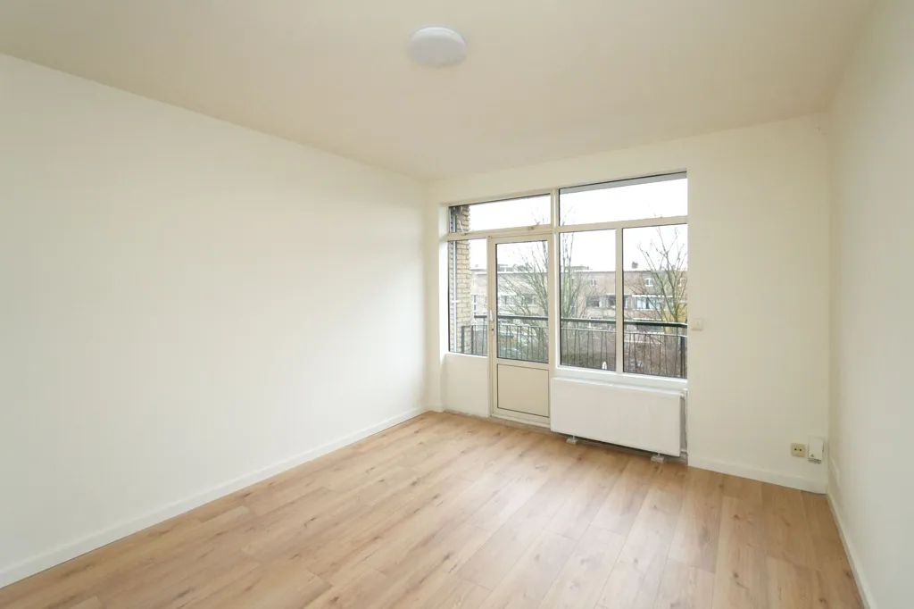 Pièces - Renovated 3-Bed Apartment with Balcony in Den Haag