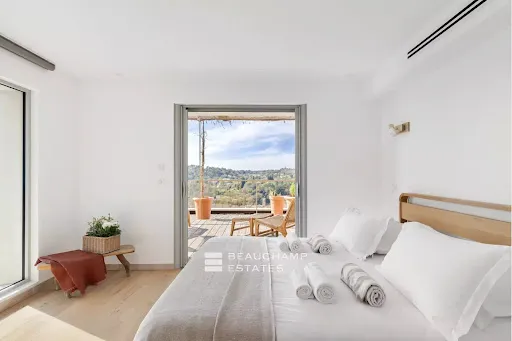 Chambres - Villa de Luxe avec Piscine à Valbonne