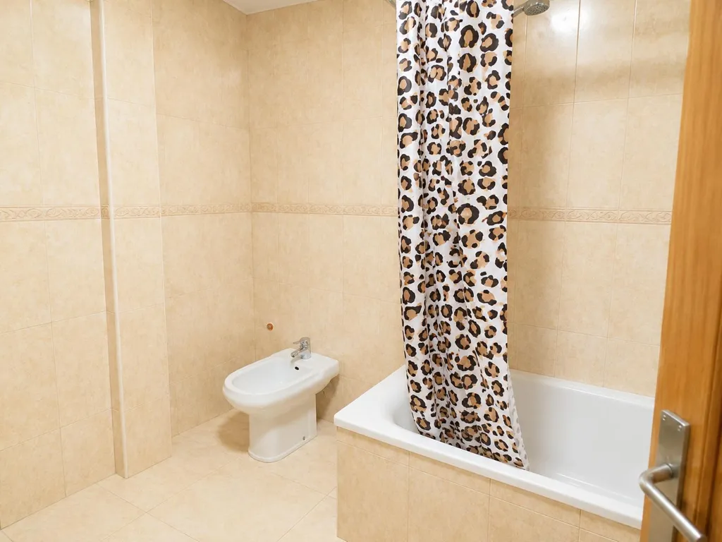 Salles de bain - Bright Apartment with Balcony in Patraix