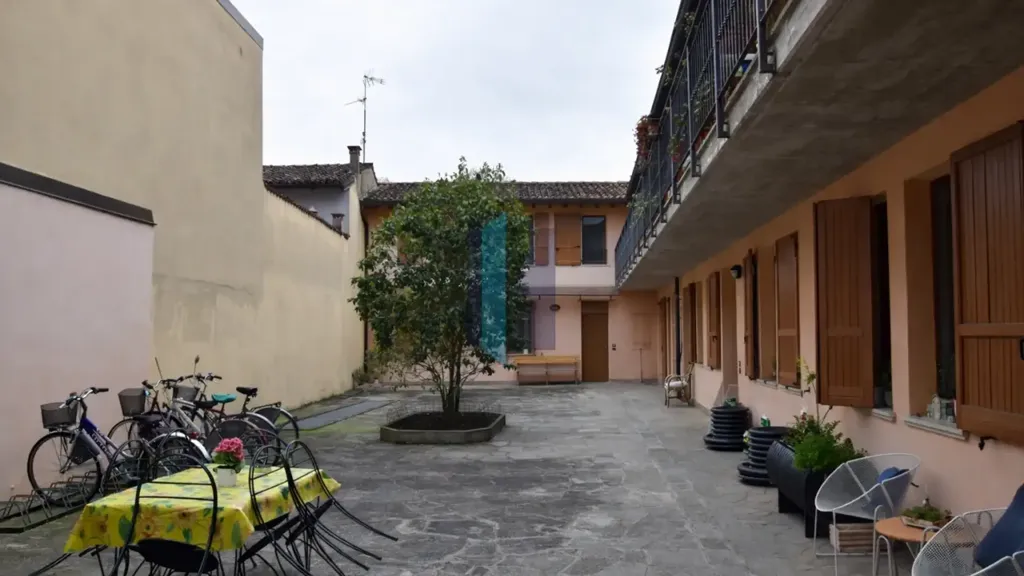 Aed - Ground Floor Flat with Courtyard in Quinzano d'Oglio