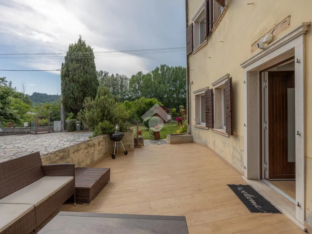 Terrace - Rustic House with River View near Verona