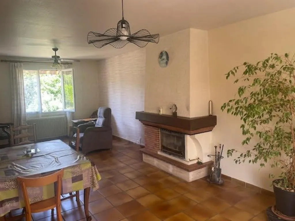 Salle à manger - Pavillon avec Jardin dans Lotissement Calme à Châtillon-sur-Seine