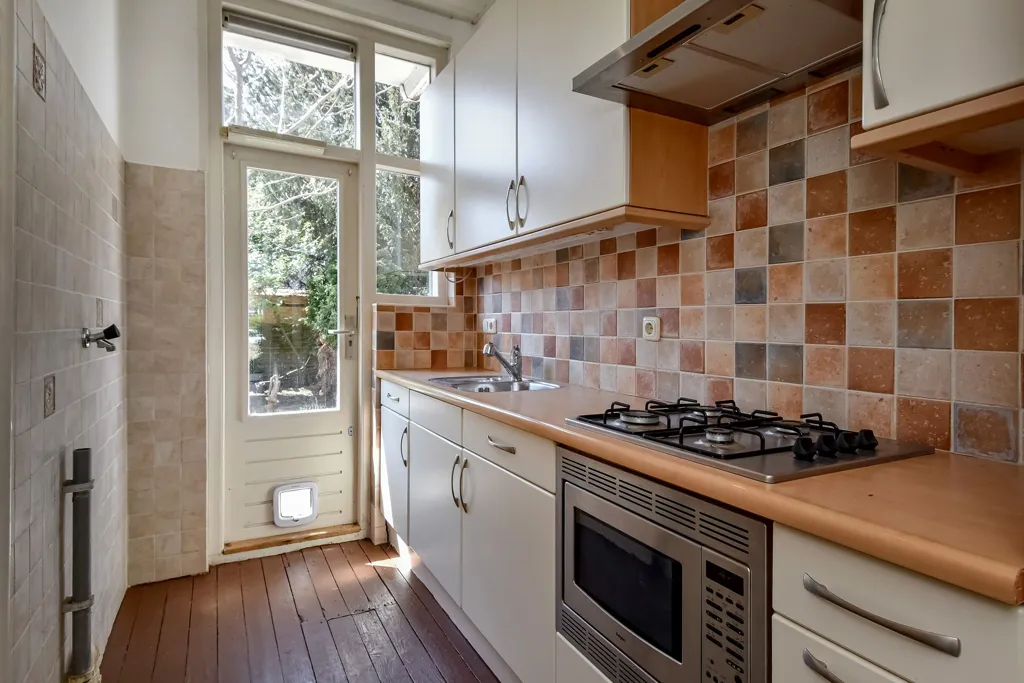 Cuisine - Bungalow with Extensive Gardens in Den Haag