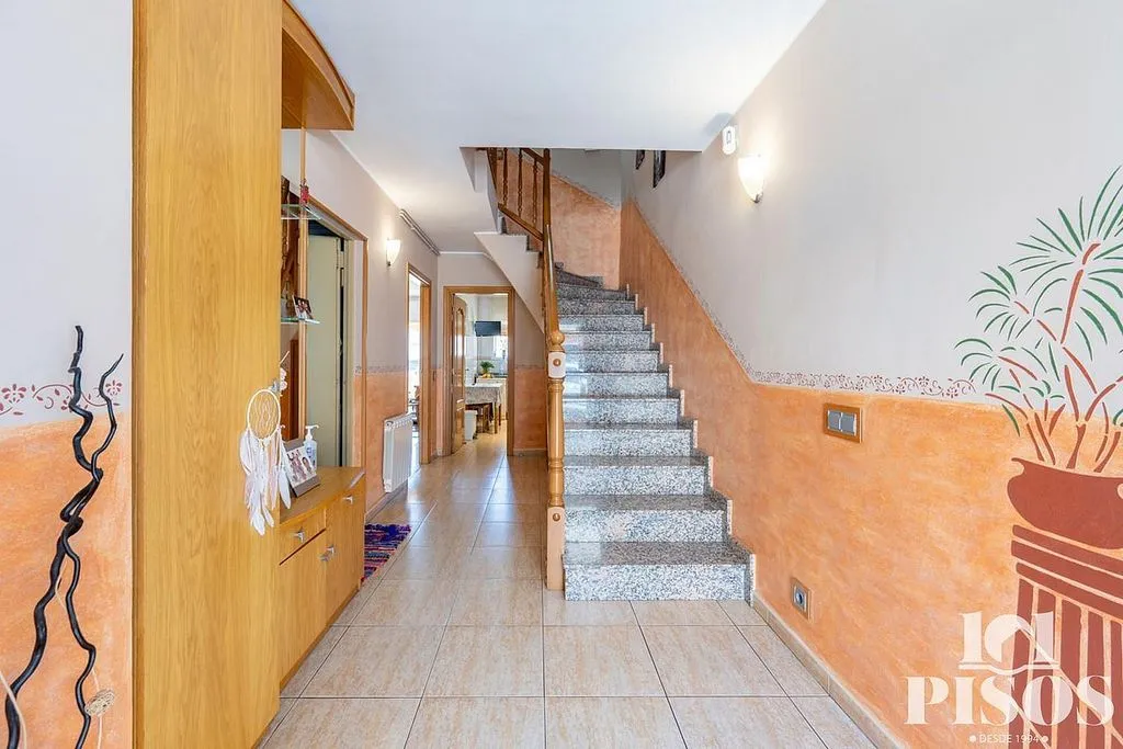 Terraced House with Balcony in Ca n'Oriol