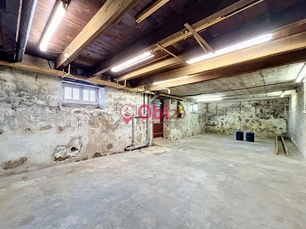 Garage - Maison à Rénover avec Jardin à Plomodiern