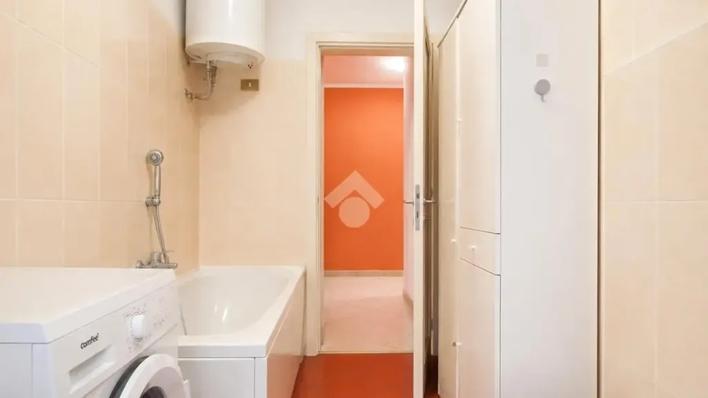 Bathrooms - Central 4-Bed Apartment with Balcony in Cossato