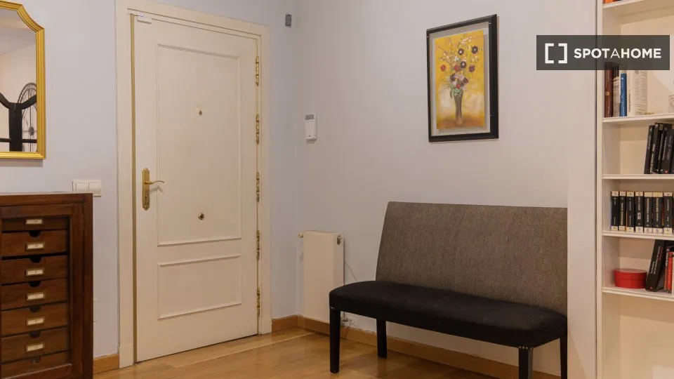 Esik - Furnished Flat in El Viso, Madrid