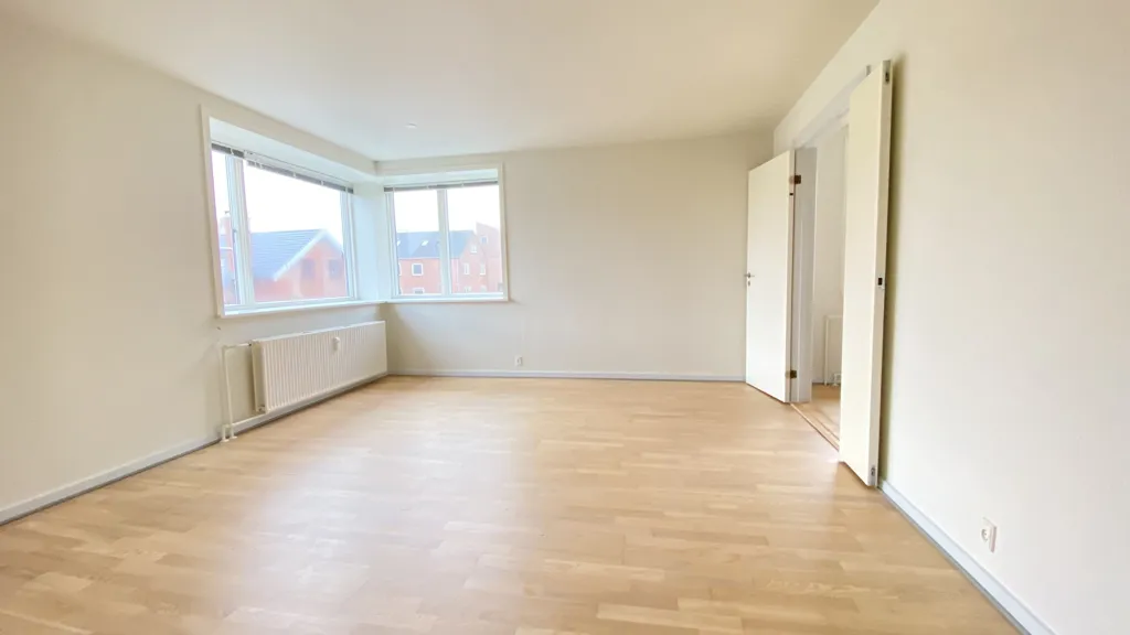 Toad - Modernised 3-Bed Flat with Balcony in Herning