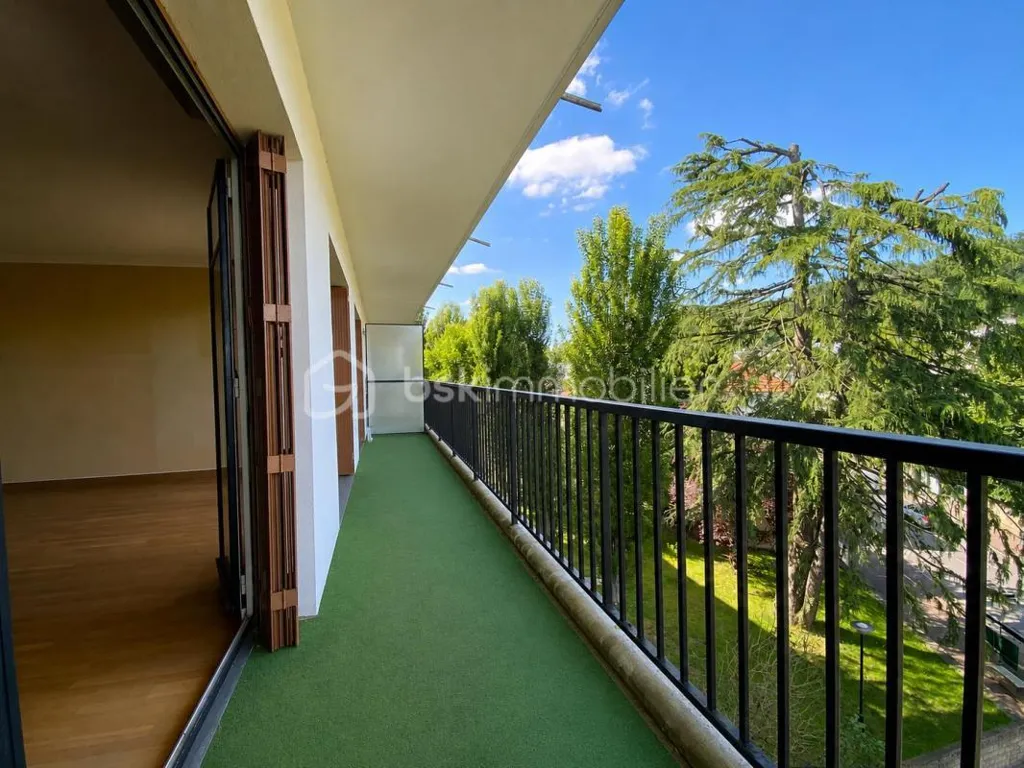 Balcon - Appartement 4 Pièces avec Balcon dans Résidence Calme