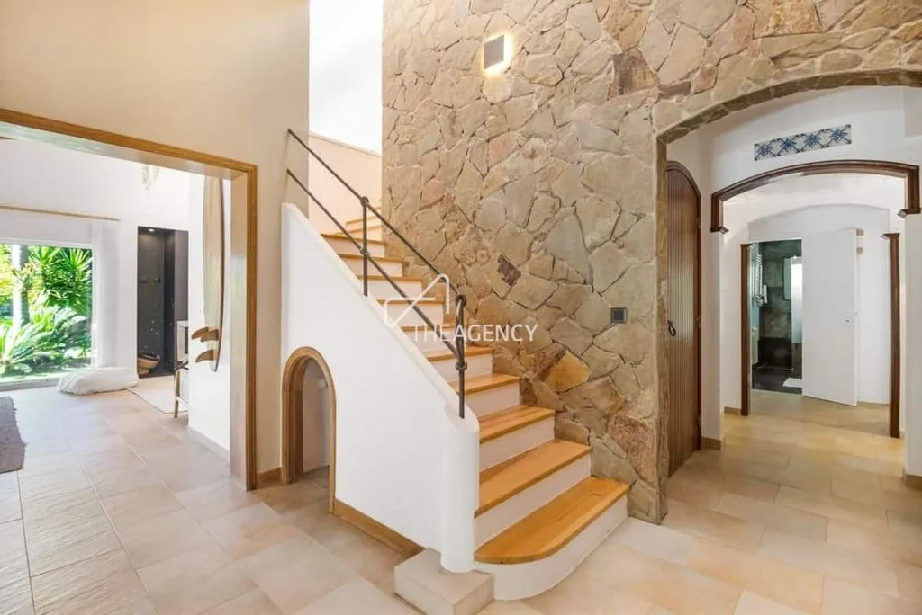 Hallway - Luxury Villa with Pool in Charneca de Caparica