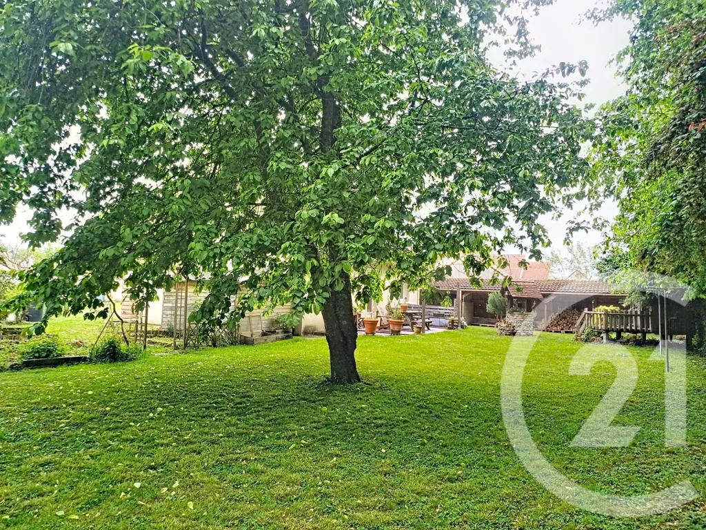 Aed - Family House with Garden in Everly