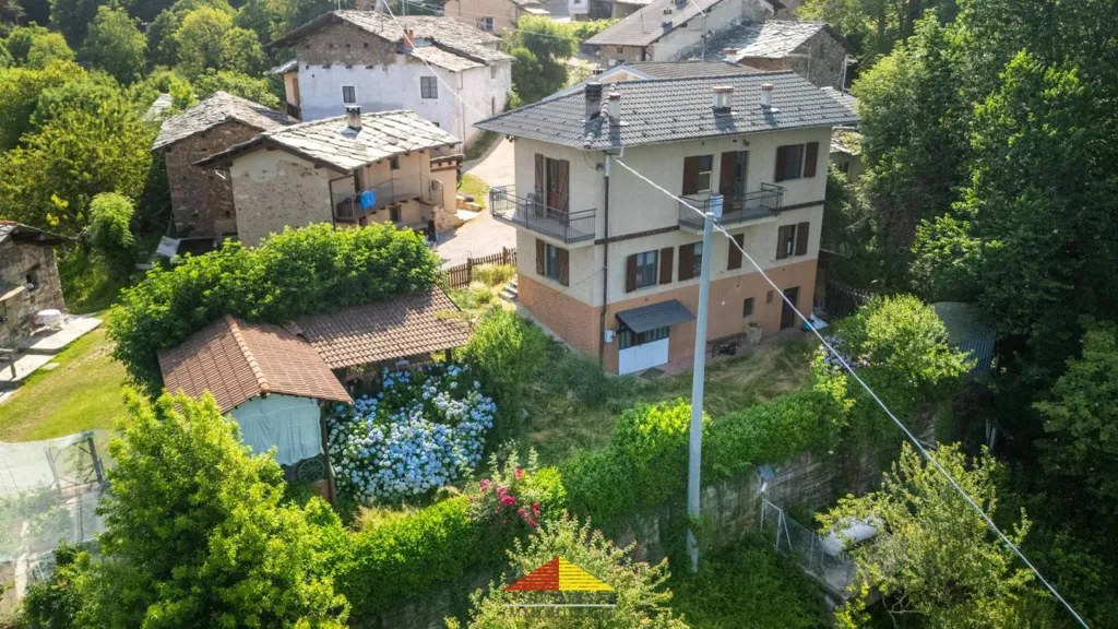 Õhuvaade - Rustic Property with Mountain View in Venasca