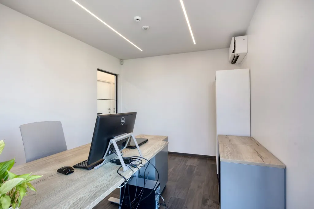 Bureau - Bâtiment Commercial Rénové à Heverlee, Leuven