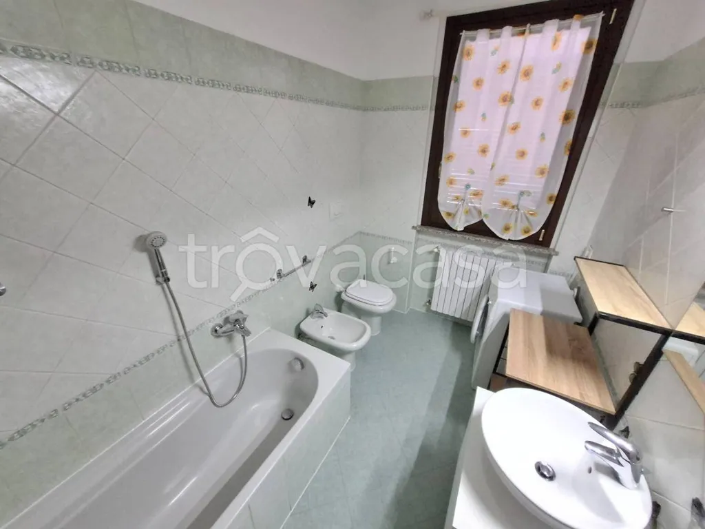 Bathrooms - Fully Furnished Flat in Bregnano