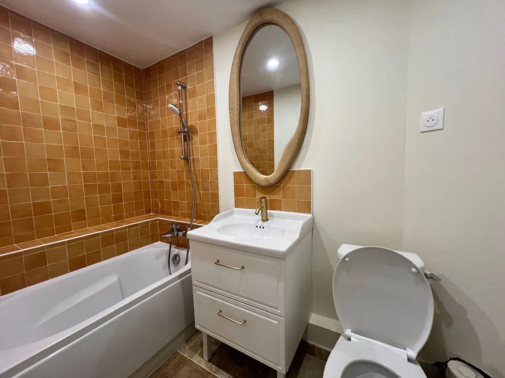 Bagni - Modernised 4-Piece Apartment in Reims