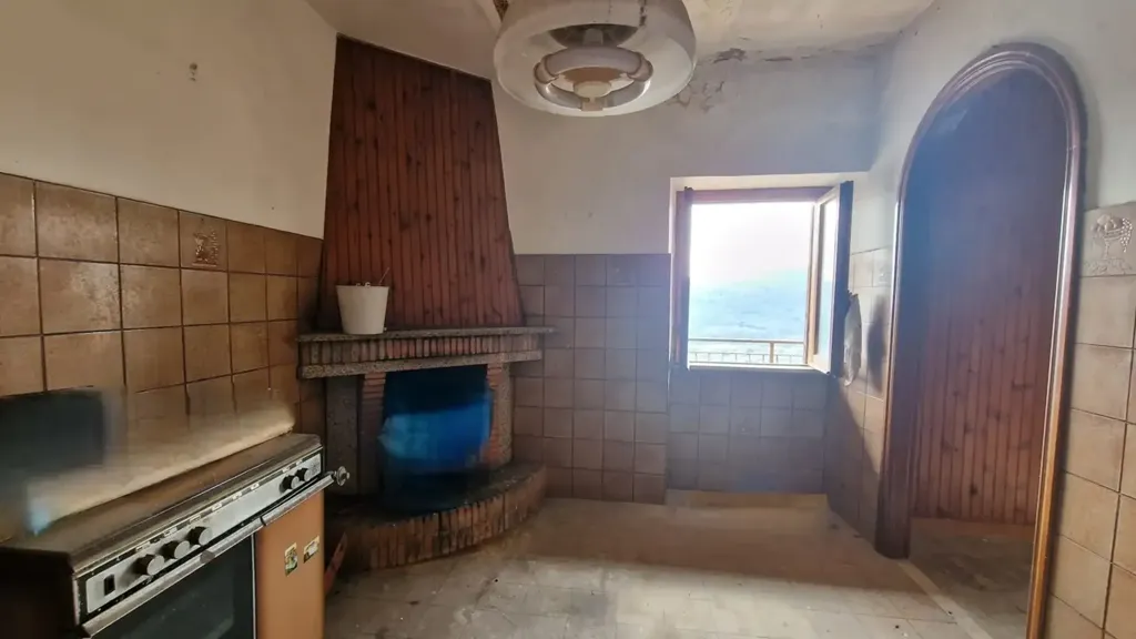 Cuisine - Apartment with Balcony in Historic Roccagorga