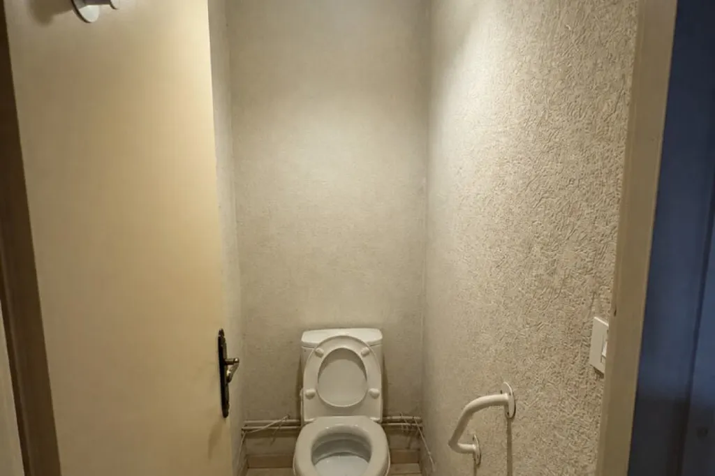 Salles de bain - Appartement avec Volumes Généreux à Annemasse