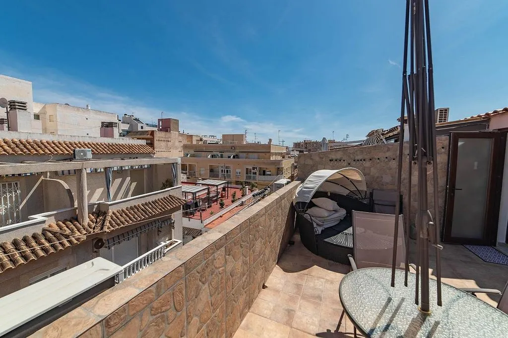 Rõdu - Renovated Duplex with Terrace in Torrevieja Centre