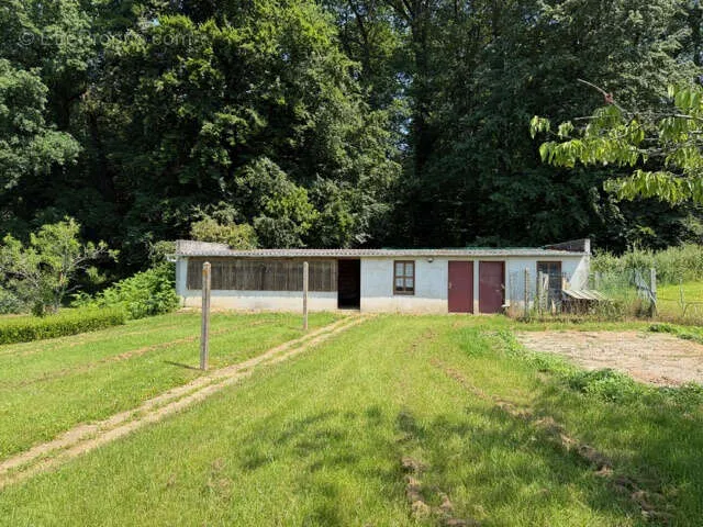 Extérieur - Maison avec jardin et garage à Forges de Lanouée