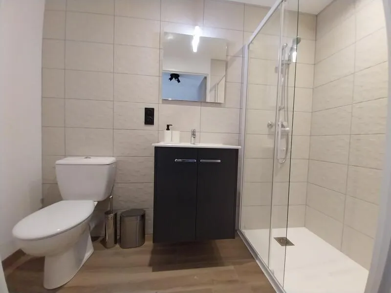 Vannitoad - Studio in Student Residence, Orleans Centre