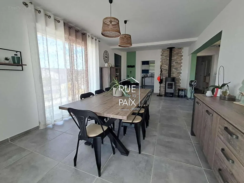 Sala da pranzo - Charming House with Full Basement in Garden