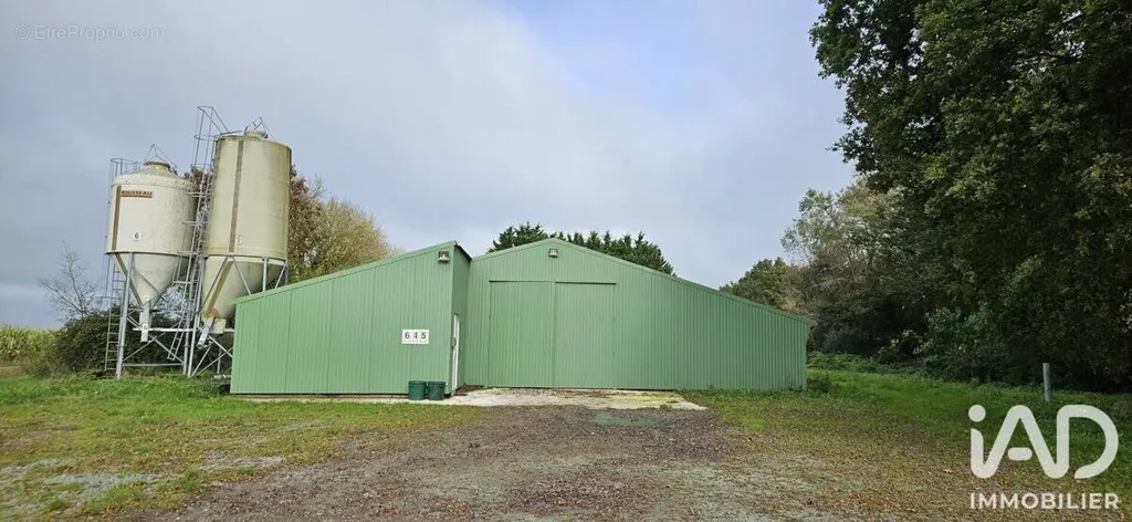 Exterior - Commercial Site with Barn in Sainte-Florence