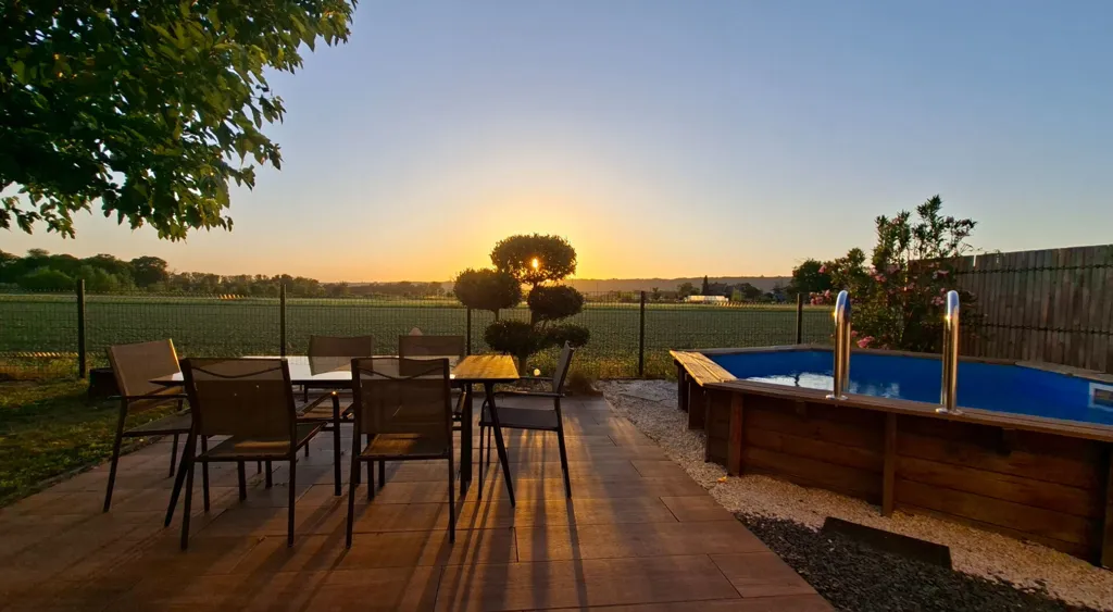 Piscina - Recent House with Pool in THIL