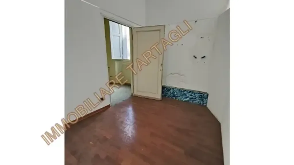 Stanze - Apartment with Dual Entrances in Florence