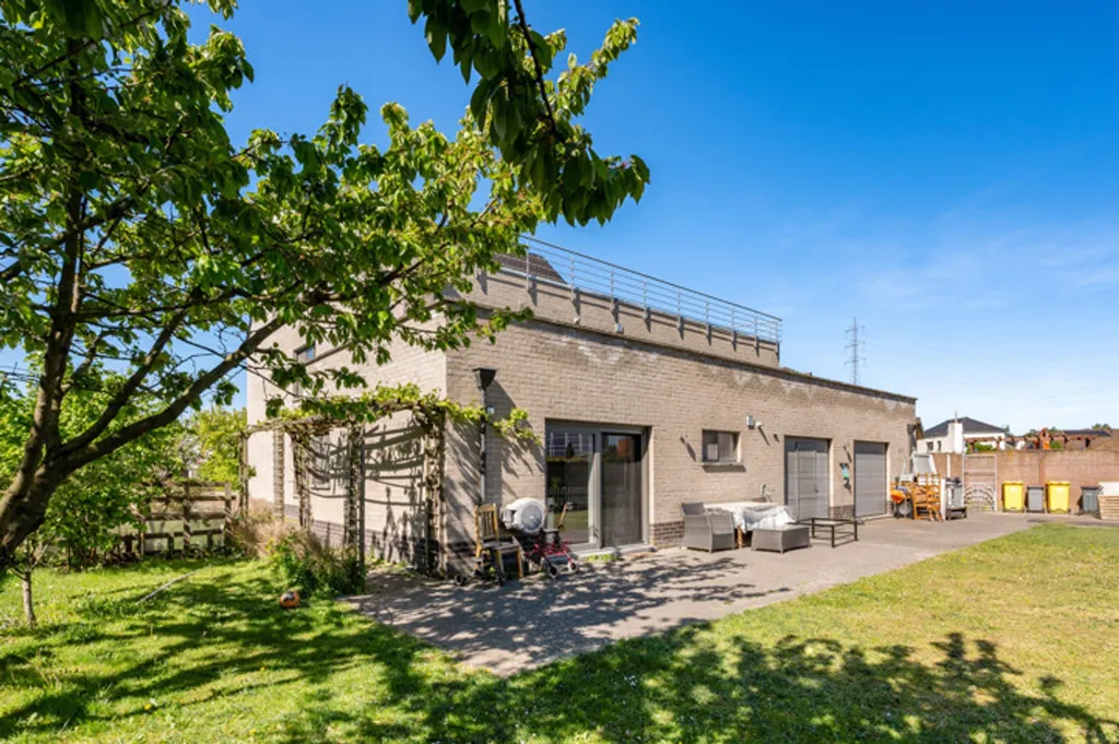 Aed - Spacious Apartment with Garden in Mol