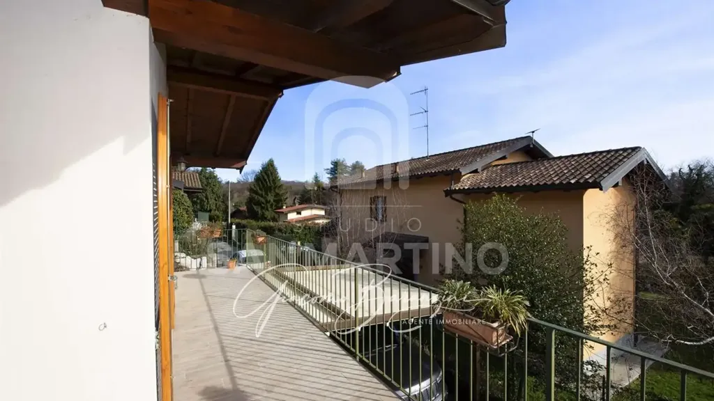Balcon - Villa with Garden in Travedona-Monate