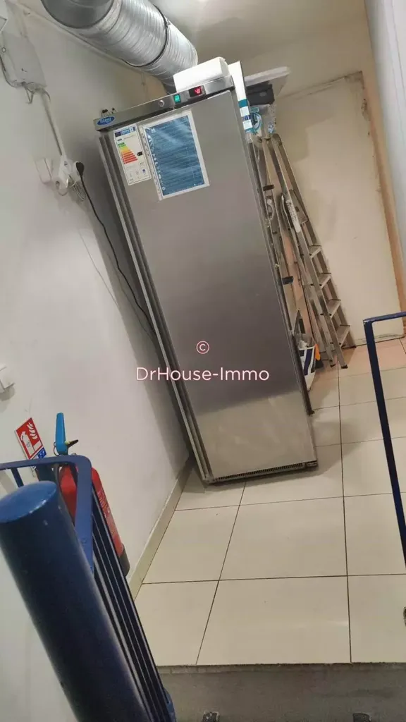 Pesuköök - 3-Piece Commercial Space in Paris Sentier