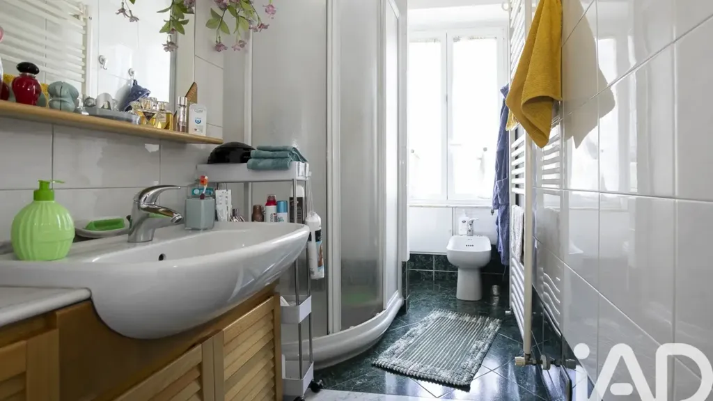Bathrooms - Villa with Sea View in Genoa Staglieno