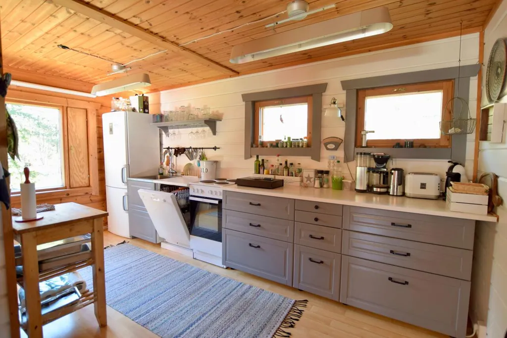 Cuisine - Strandfastighet with Private Beach in Långholmen