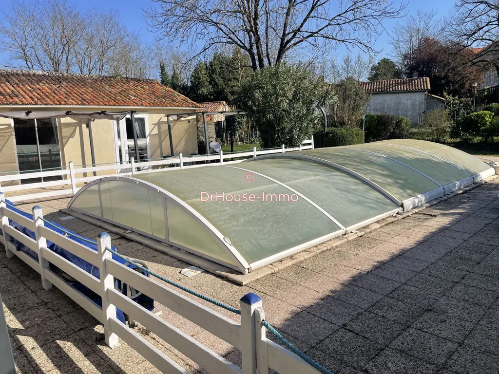Terrass - Historic Hotel with Pool in Saint-Romain