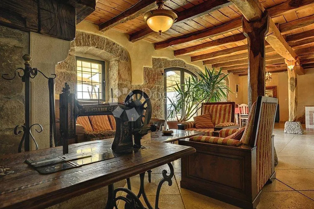 Séjour - Historic Stone House with Pool in Lupoglav