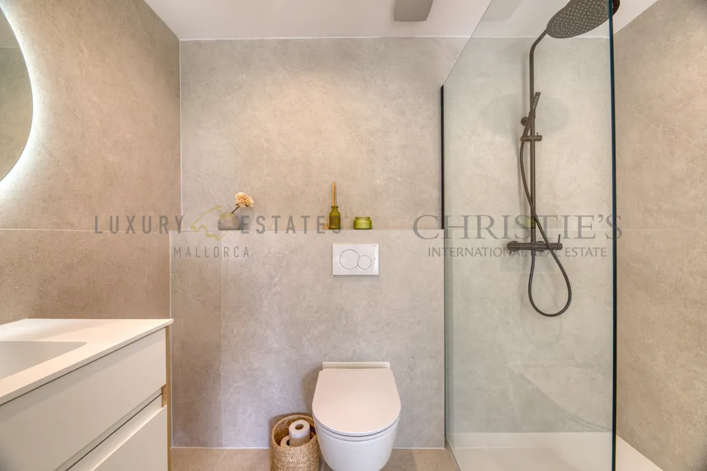Salles de bain - Refurbished Penthouse with Rooftop Pool in Bendinat
