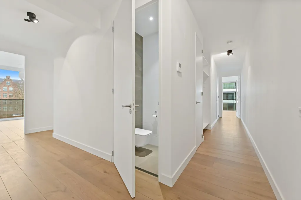 hallway_entrance