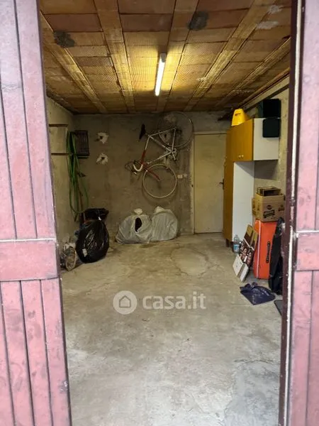 Garage - Apartment with Private Garden in Urbania