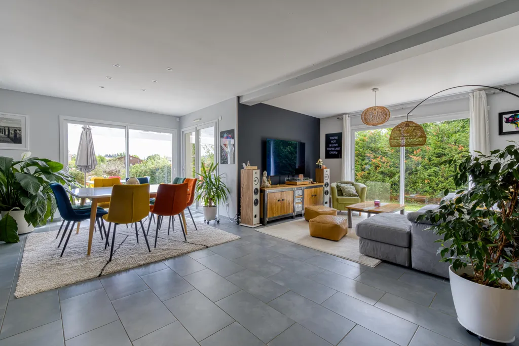 Dining Room - Modern House with Open View in Ramasse
