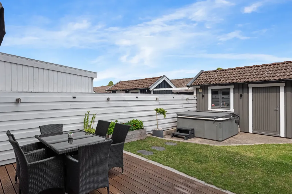Terrass - Modern Terraced House with Jacuzzi in Skåne